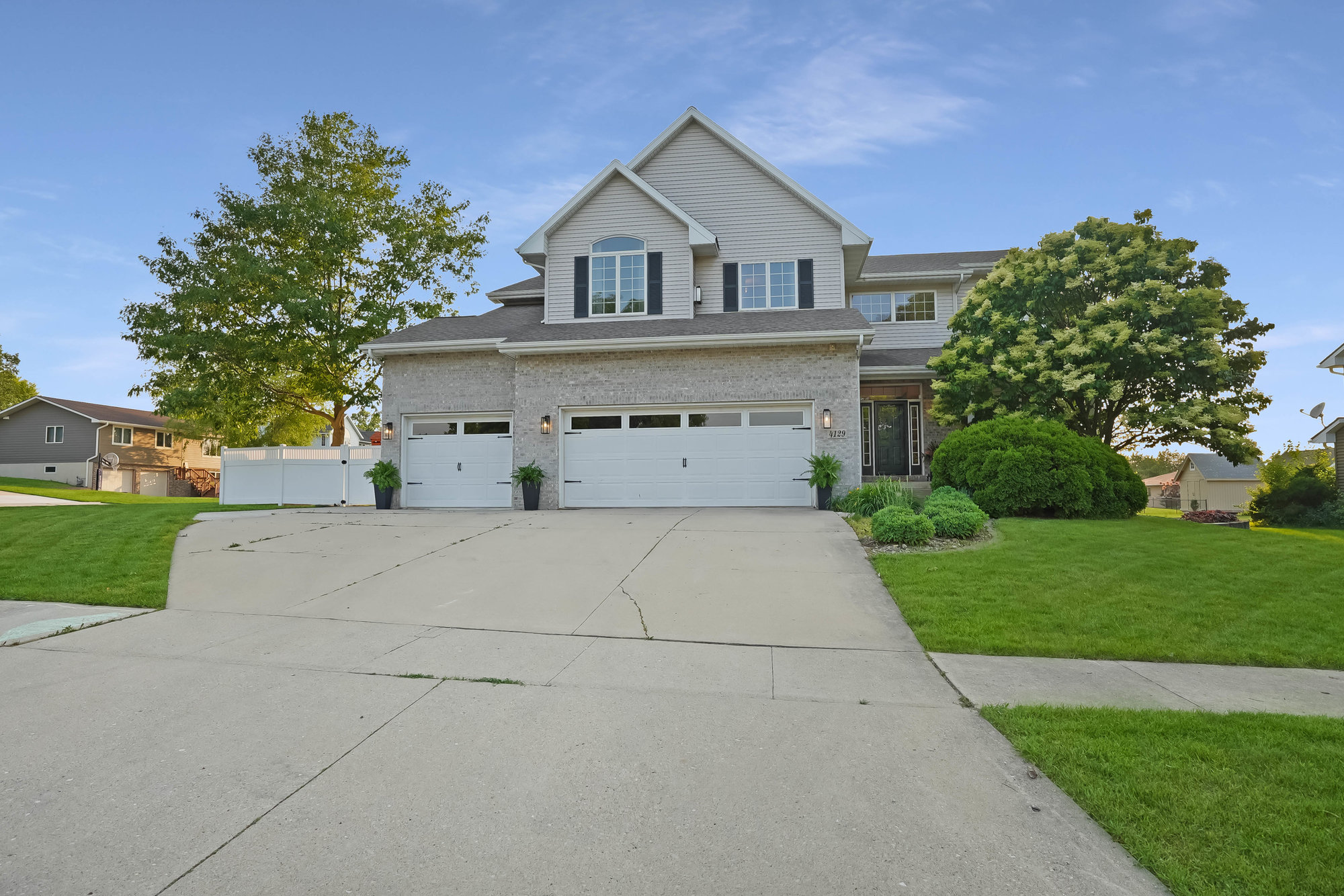 Looking for the perfect home for entertaining? 4129 Tiffany Lane is THE home for you!
